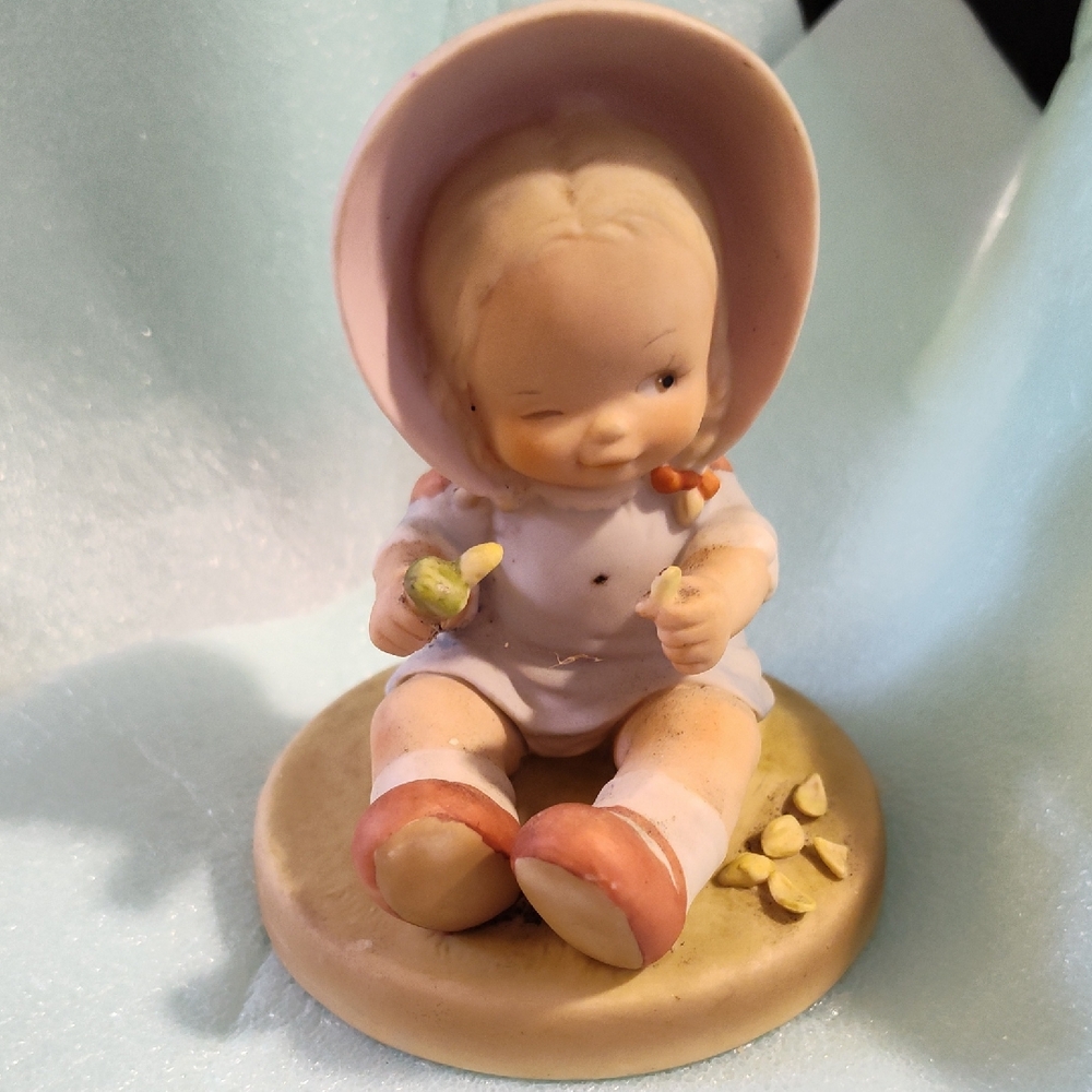 Enesco Memories Yesterday LUCK AT LAST HE LOVES ME 1989 Vintage. Child Figurine